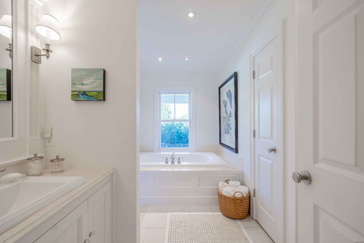 Bathroom, Interior, Recessed Lighting