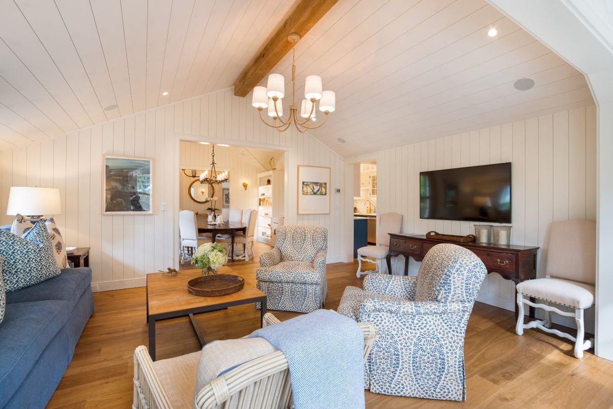 Chandelier, Dining room, Interior, Living room, Recessed Lighting, Wooden Beams, Wood Texture Flooring