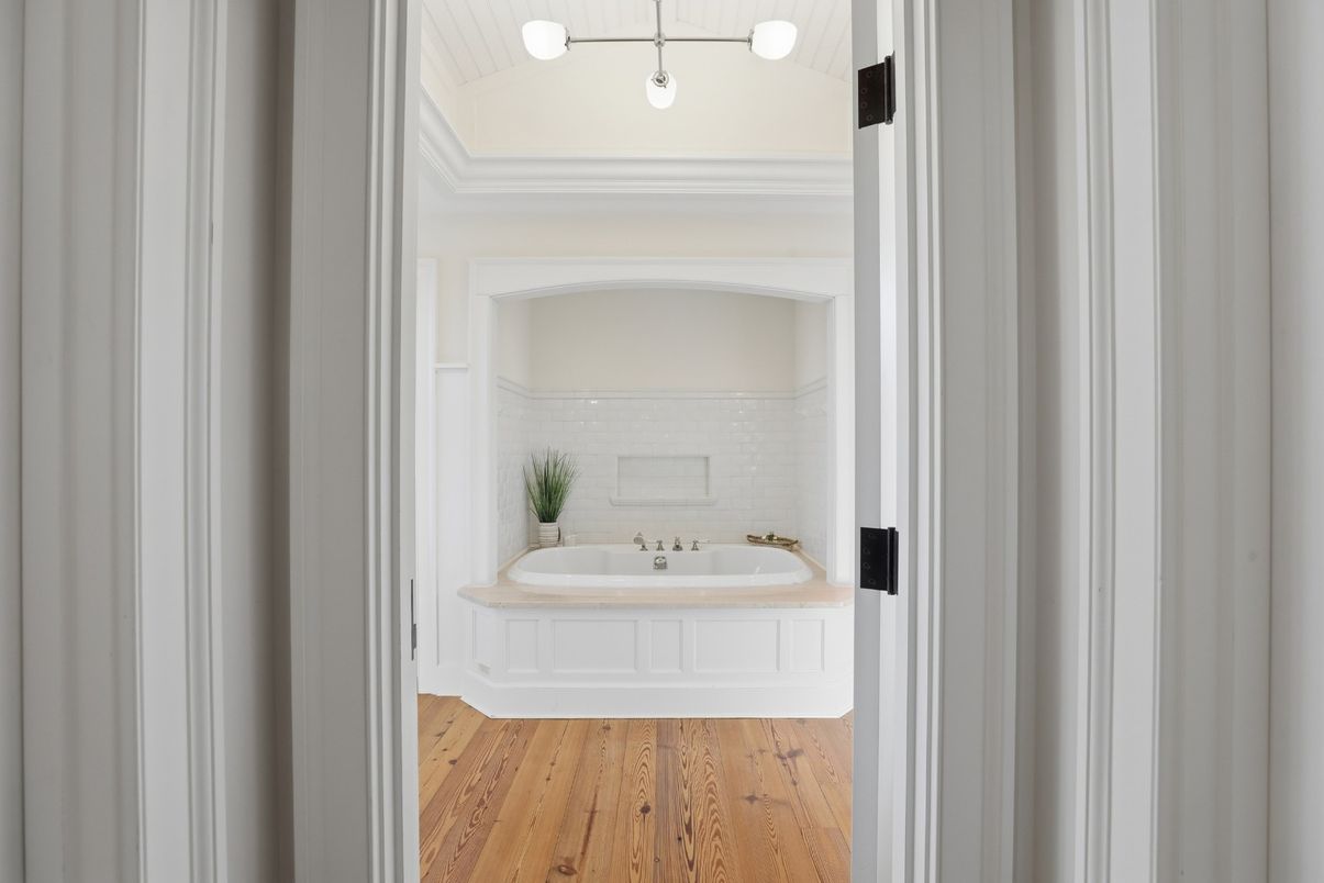 Bathroom, Interior, Pendant Lights, Wood Texture Flooring