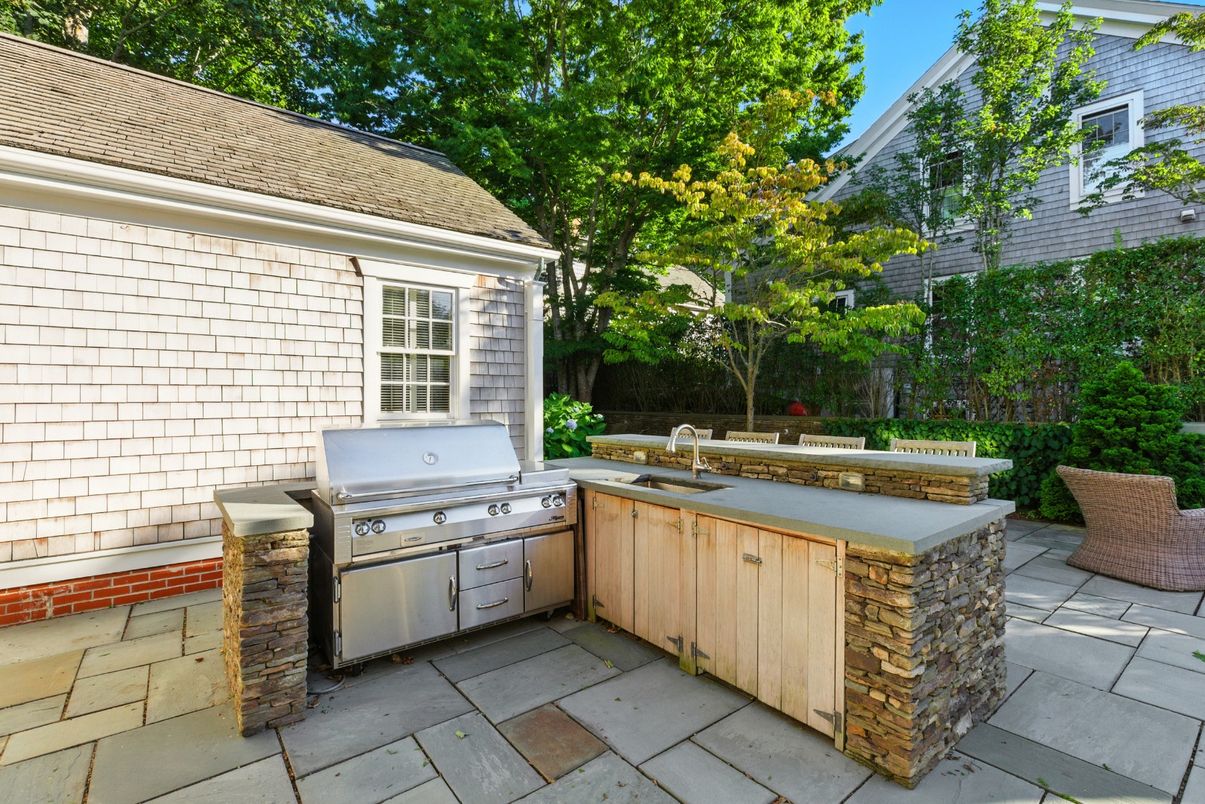Exterior, Outdoor Kitchen
