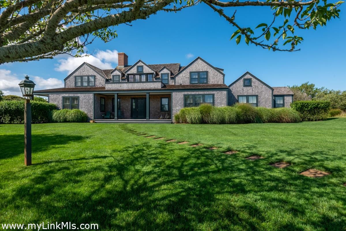 Backyard, Exterior, Facade, Brick Facade, Cape Cod