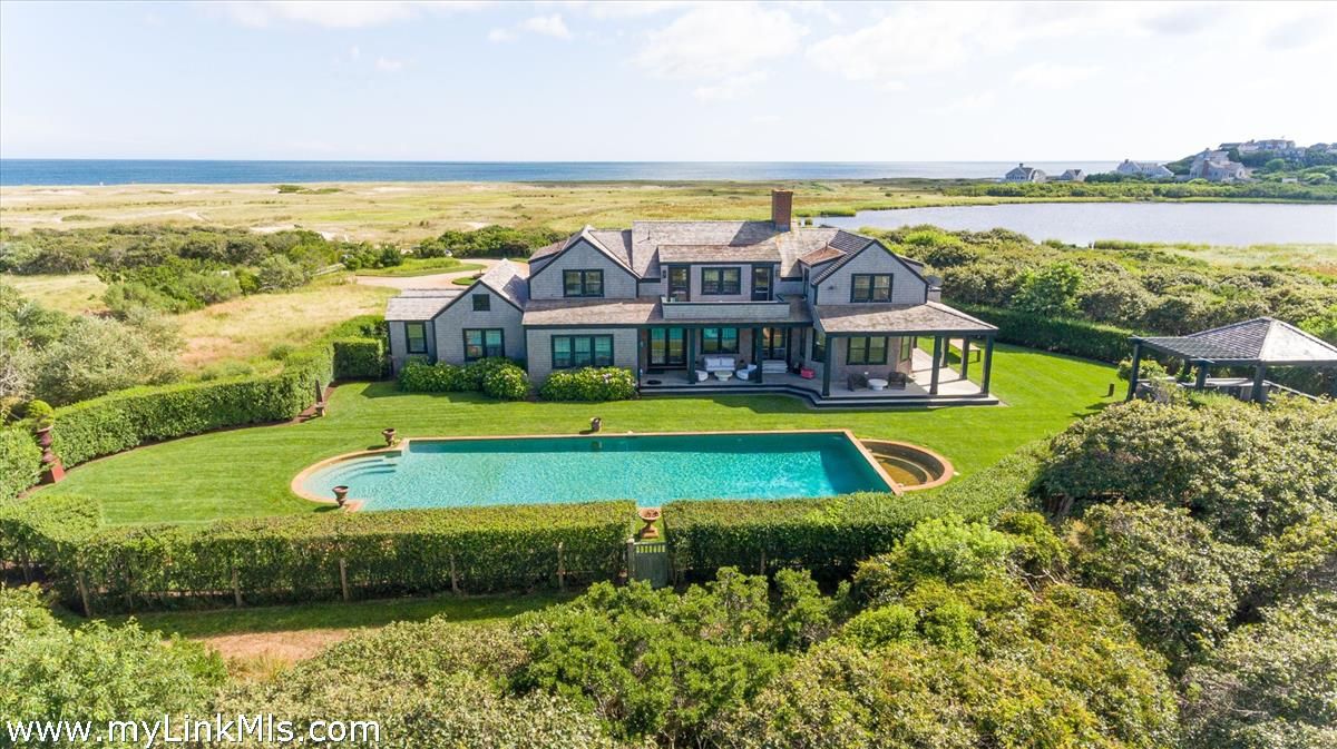 Exterior, Pool, Water