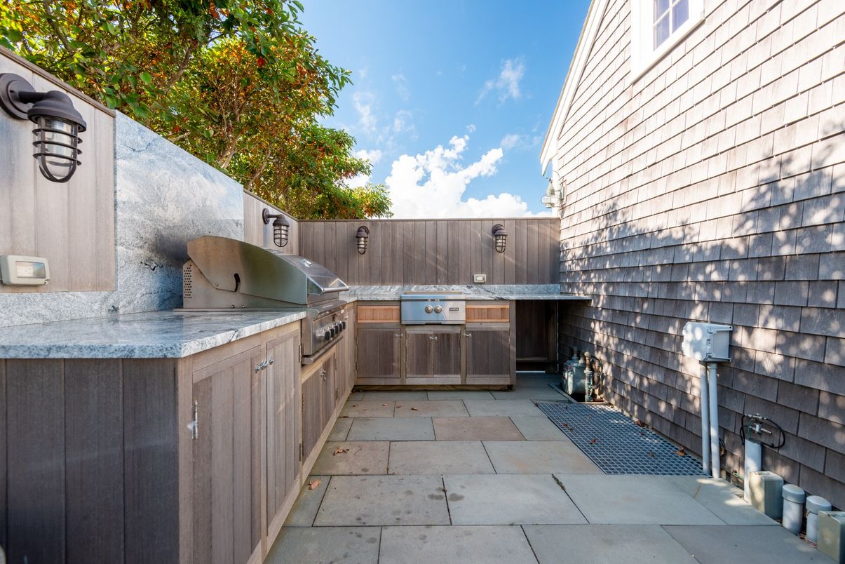Exterior, Outdoor Kitchen