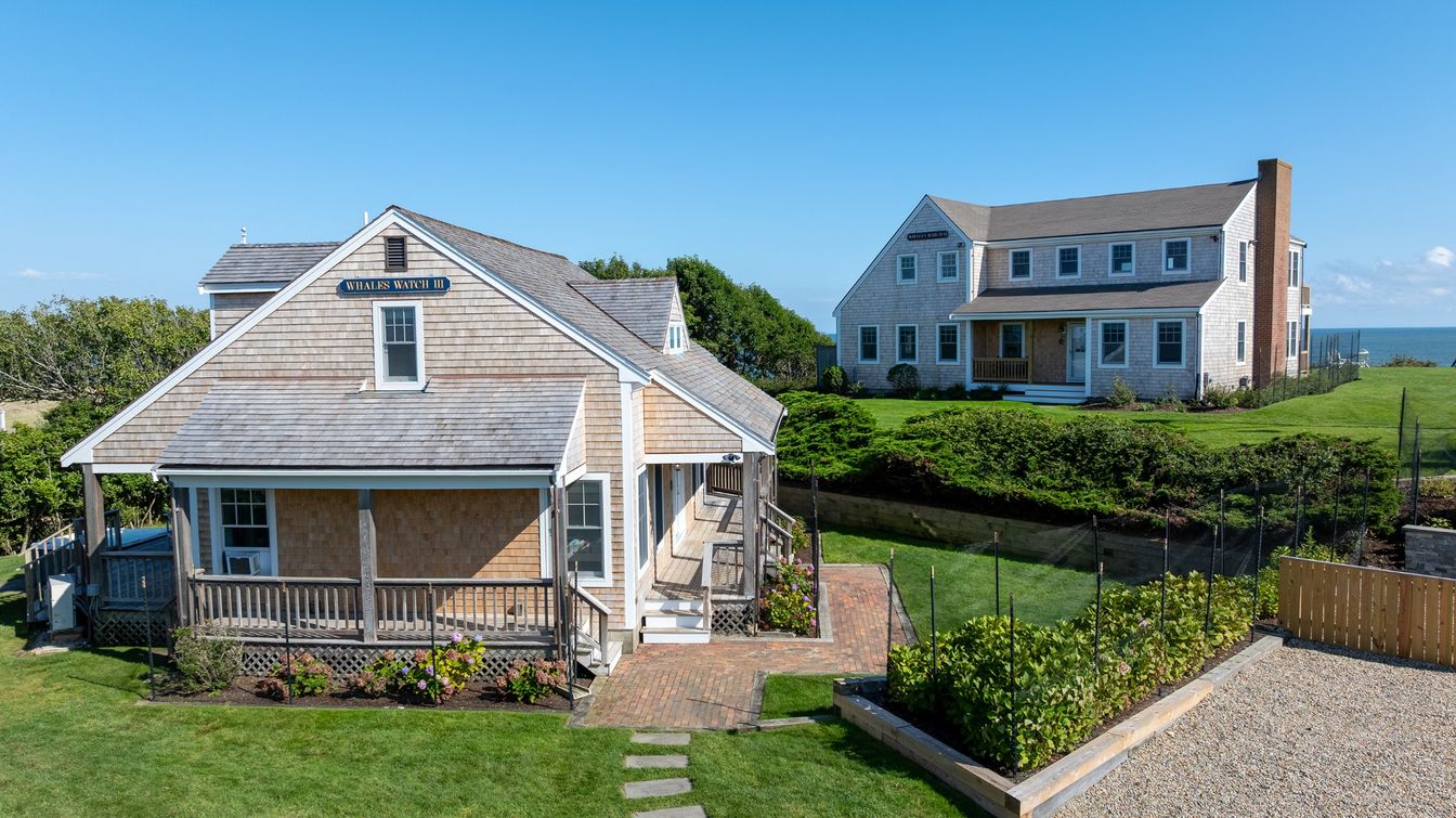 Exterior, Facade, Water, Queen Anne Victorian