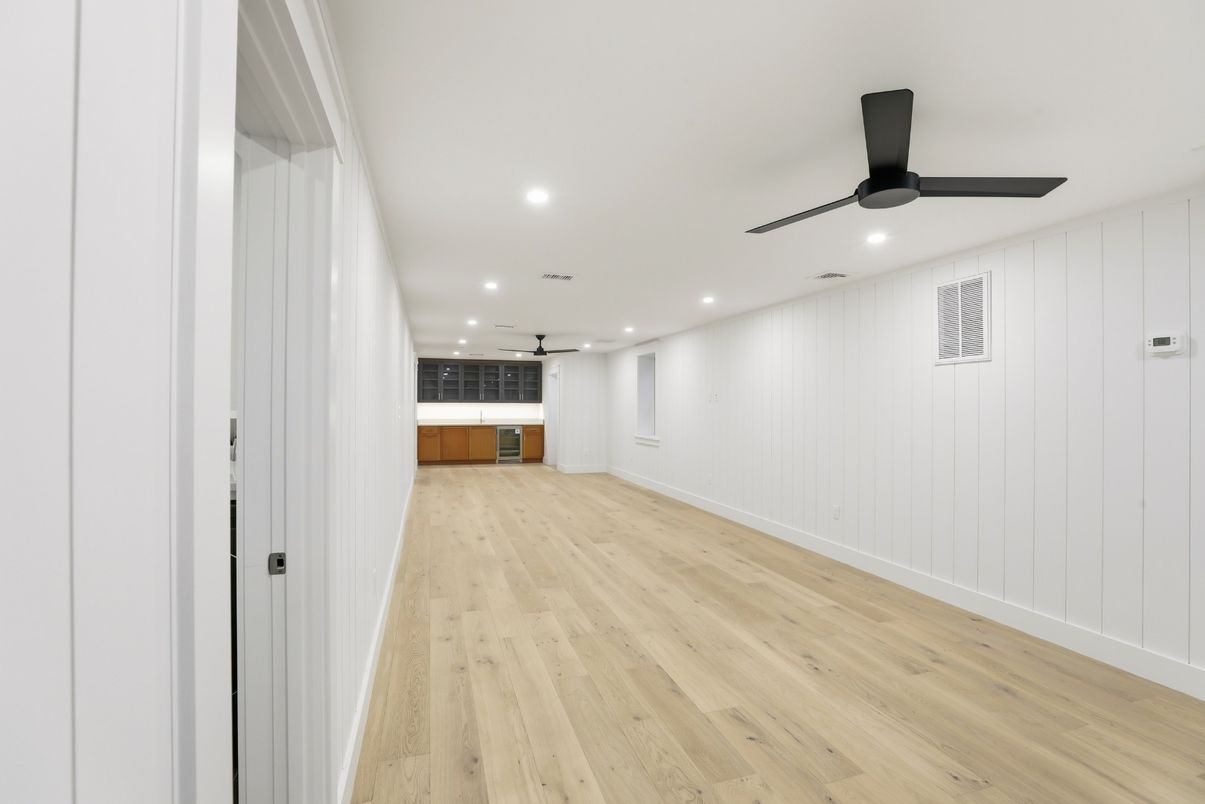 Empty room, Interior, Recessed Lighting, Wood Texture Flooring