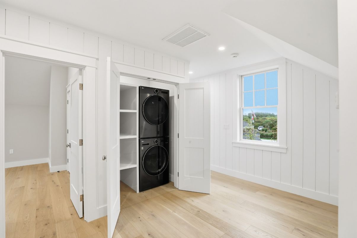 Interior, Recessed Lighting, Utility Closets, Washer, Wood Texture Flooring