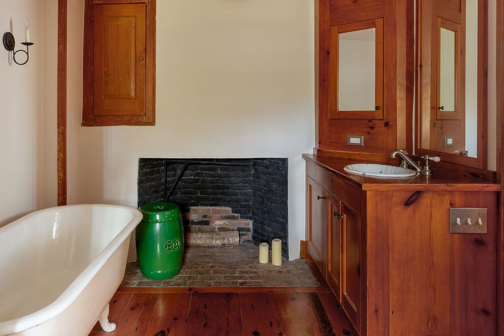 Bathroom, Fireplace, Free Standing Baths, Interior, Wood Texture Flooring