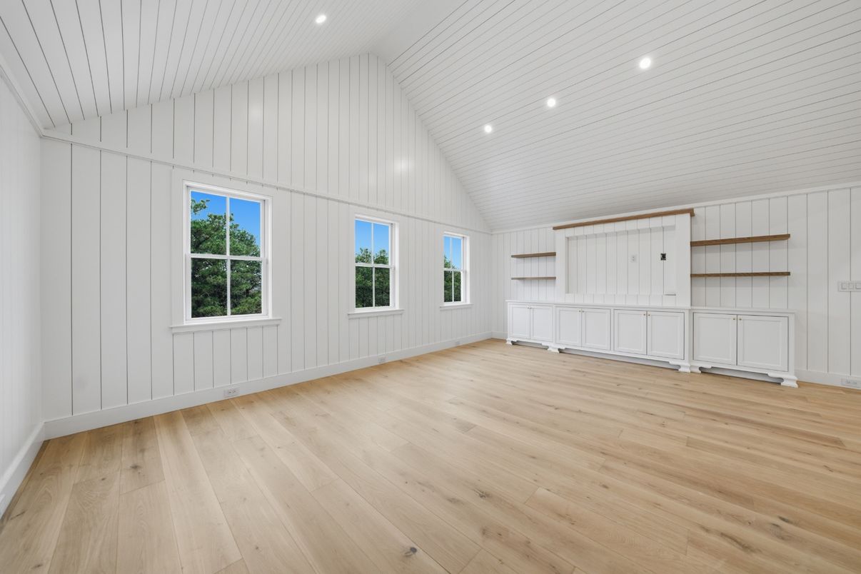 Empty room, Interior, Recessed Lighting, Wood Texture Flooring