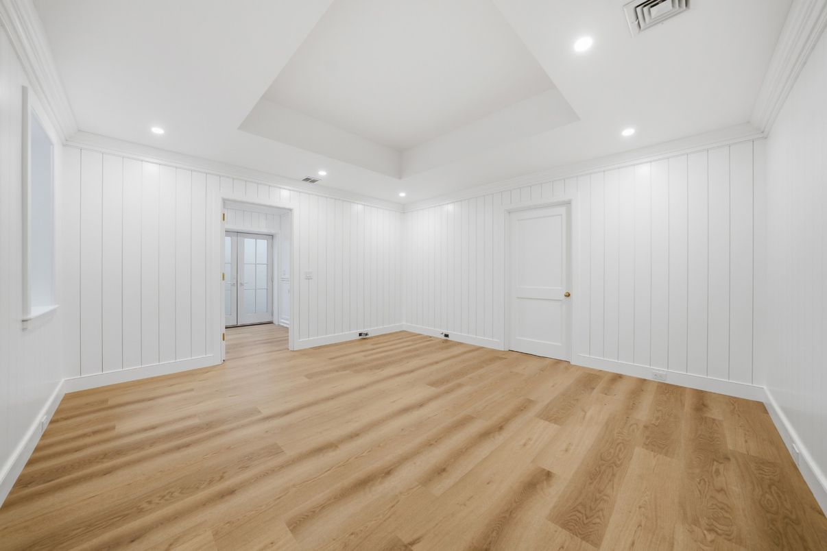 Empty room, Interior, Recessed Lighting, Wood Texture Flooring