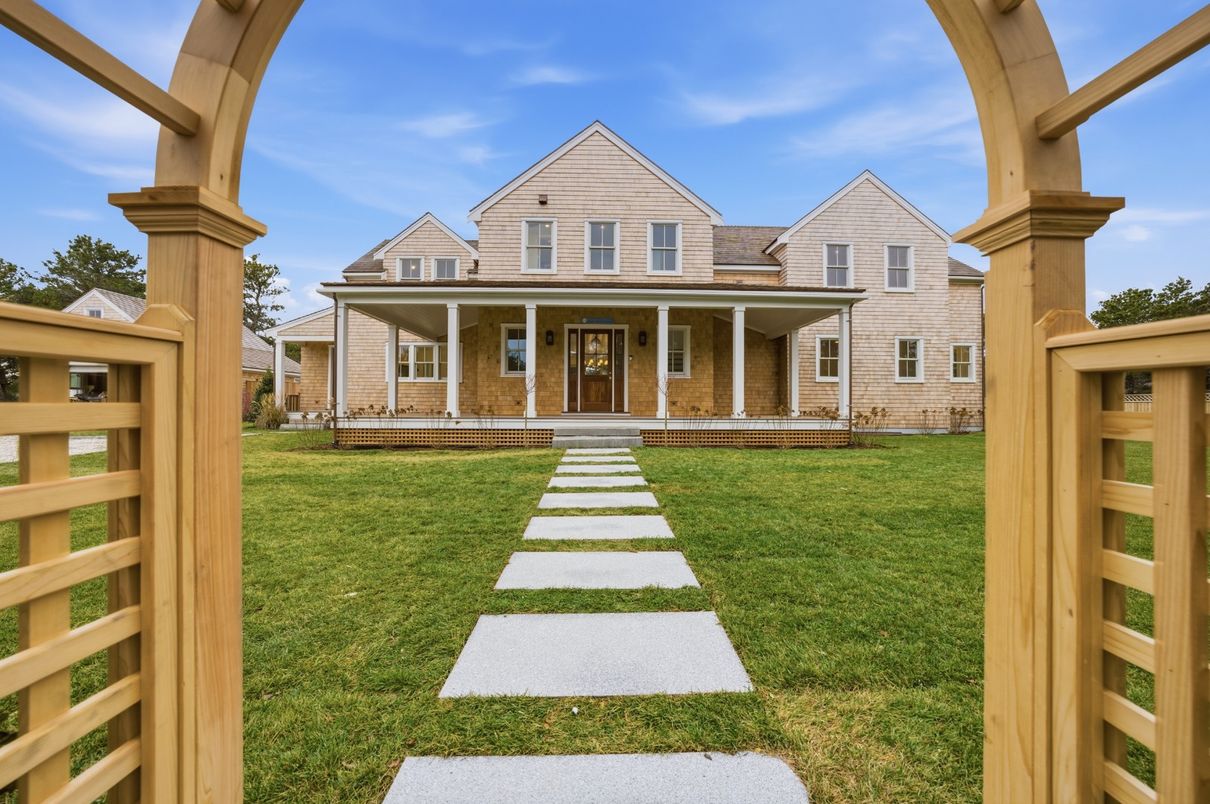 Backyard, Exterior, Facade, Queen Anne Victorian