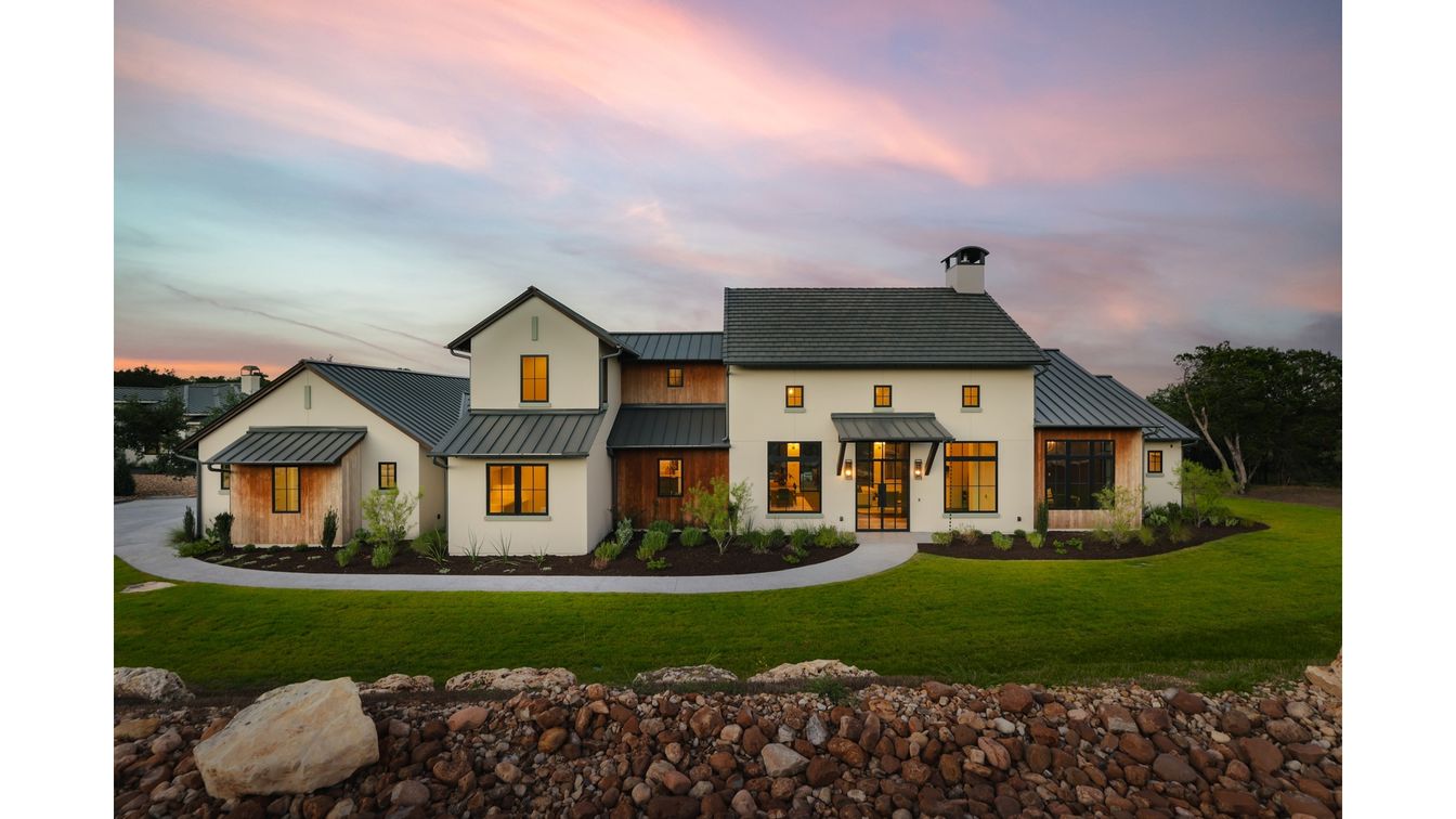 Backyard, Exterior, Facade, Farmhouse