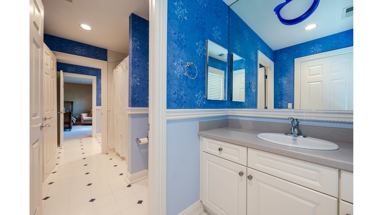 Bathroom, Interior, Recessed Lighting