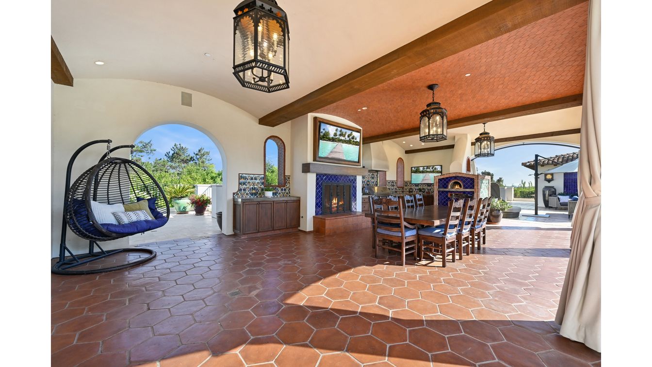 Dining room, Fireplace, Interior, Pendant Lights, Recessed Lighting, Wooden Beams