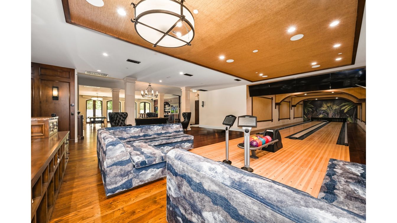 Chandelier, Interior, Living room, Recessed Lighting, Wood Texture Flooring