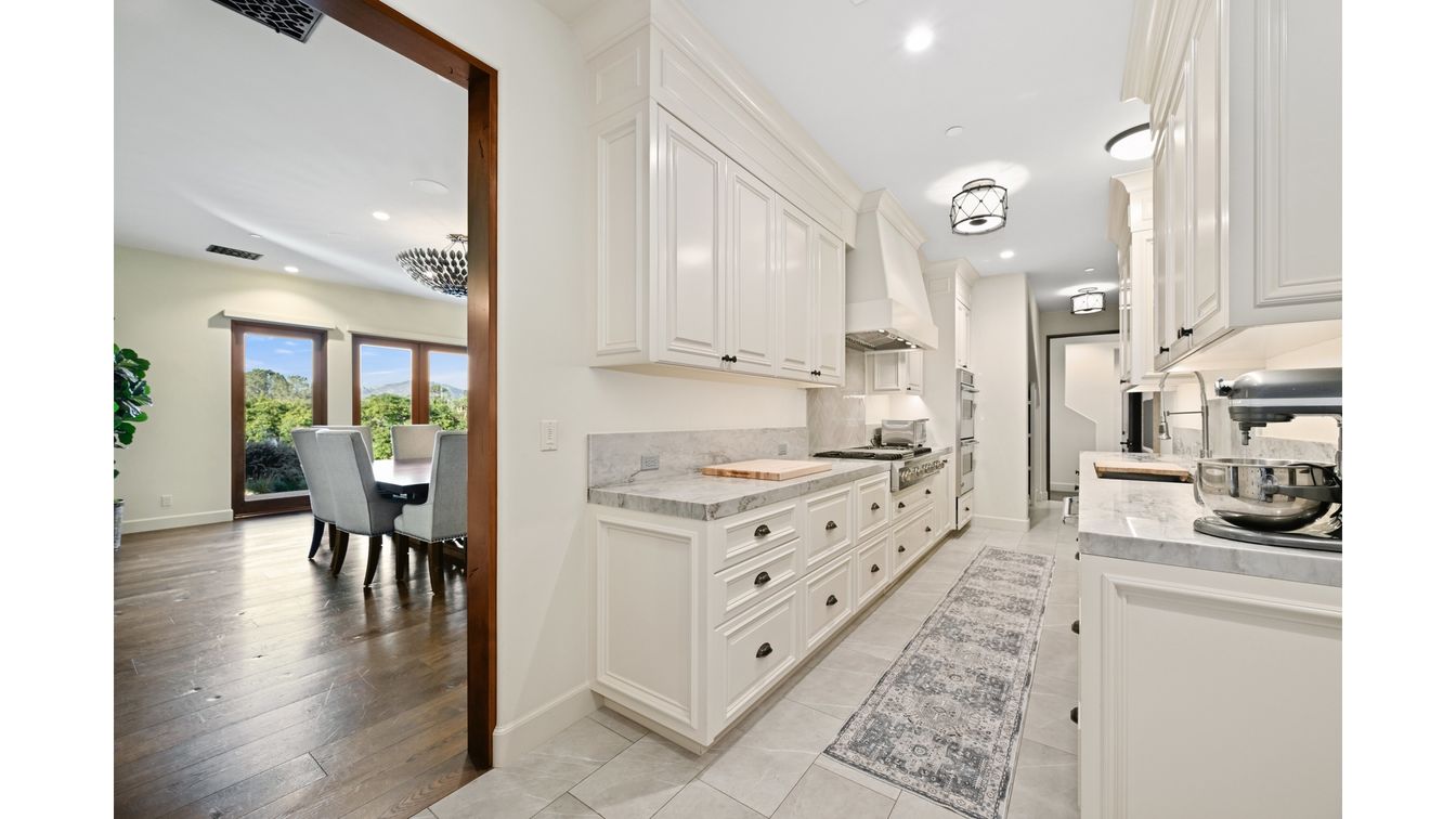 Dining room, Interior, Kitchen, Recessed Lighting, Wood Texture Flooring