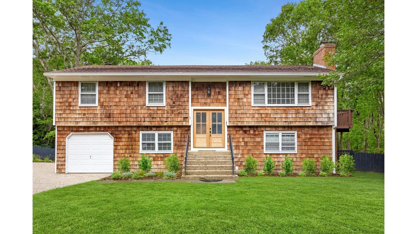 Attached, Exterior, Facade, Raised Ranch