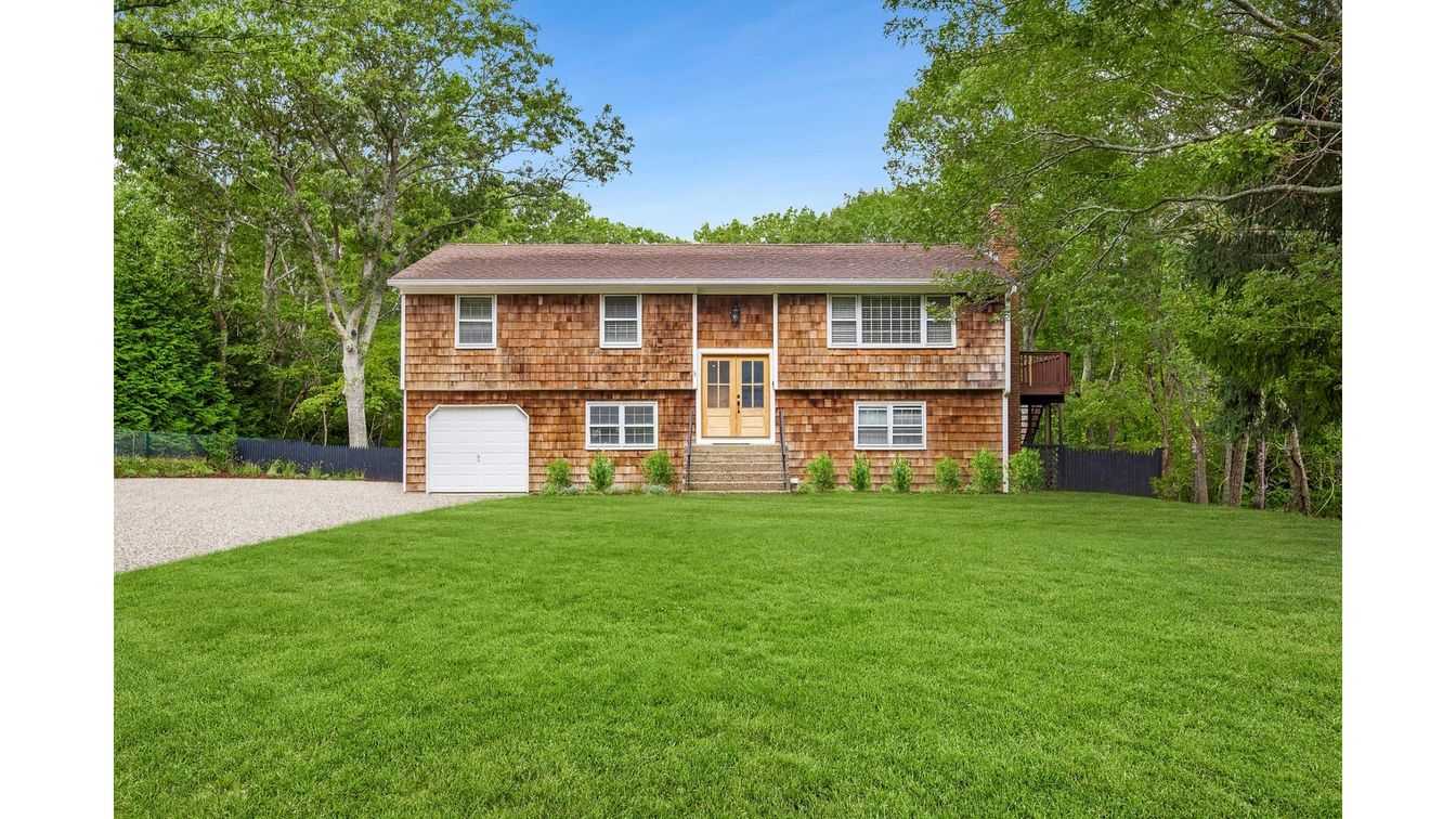 Attached, Exterior, Facade, Raised Ranch