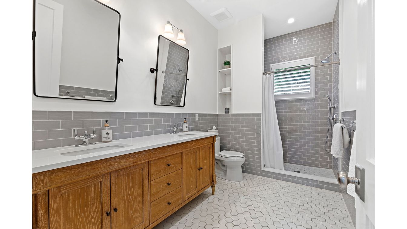 Bathroom, Dual Sink Vanities, Interior, Recessed Lighting