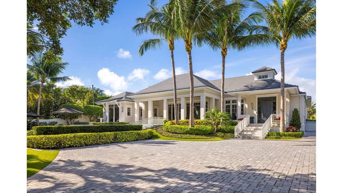 Exterior, Facade, French Provincial