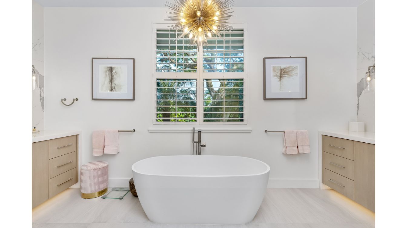 Bathroom, Free Standing Baths, Interior, Marble Walls