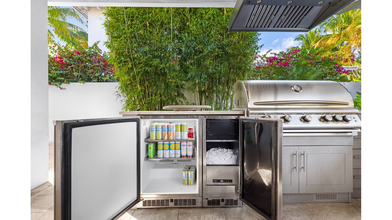 Exterior, Outdoor Kitchen