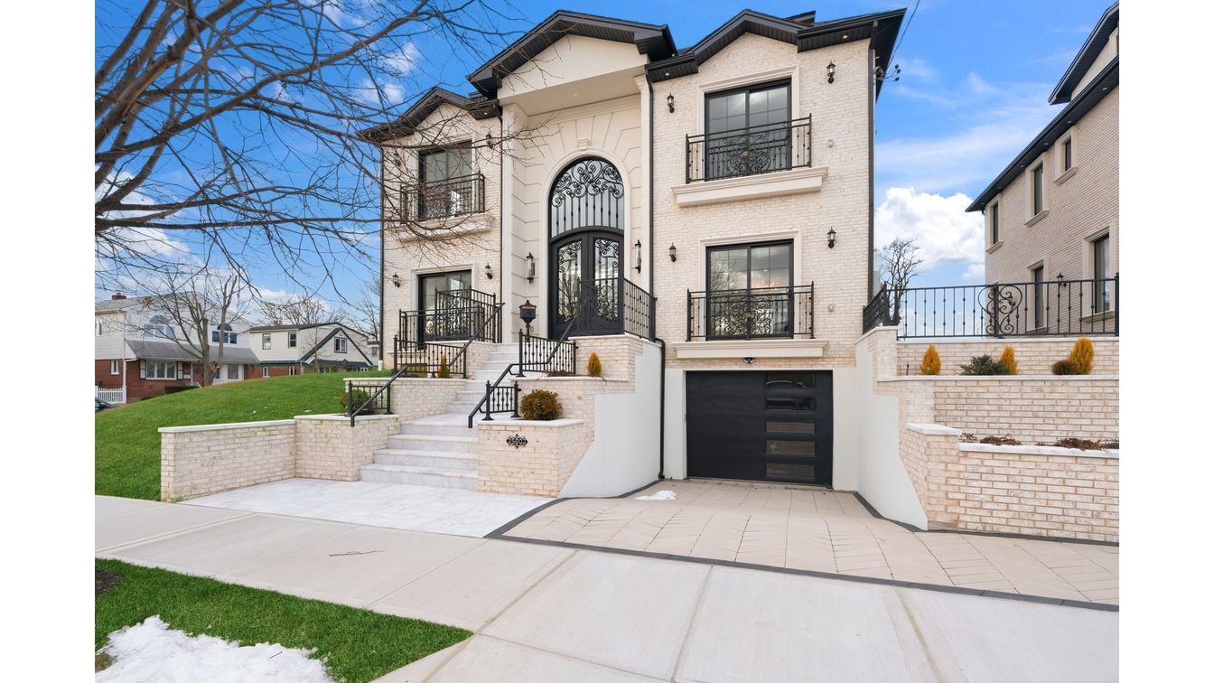 Attached, Exterior, Facade, French Provincial