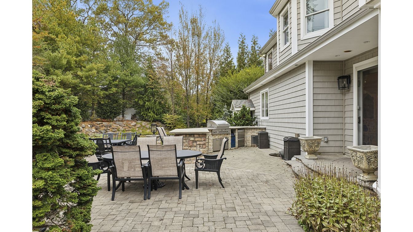 Exterior, Outdoor Kitchen