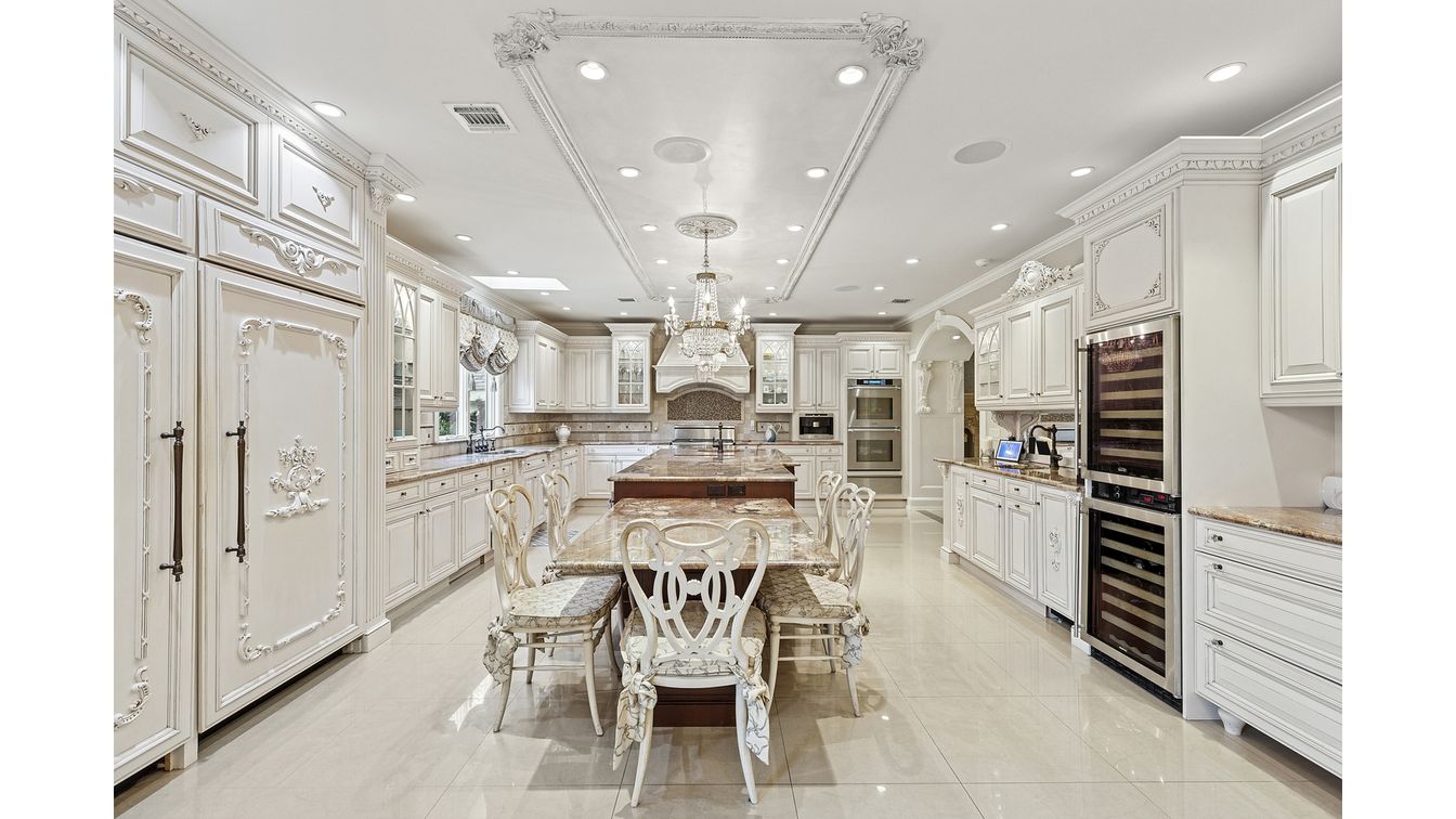 Chandelier, Dining room, Interior, Kitchen, Recessed Lighting, Stainless Steel Appliances
