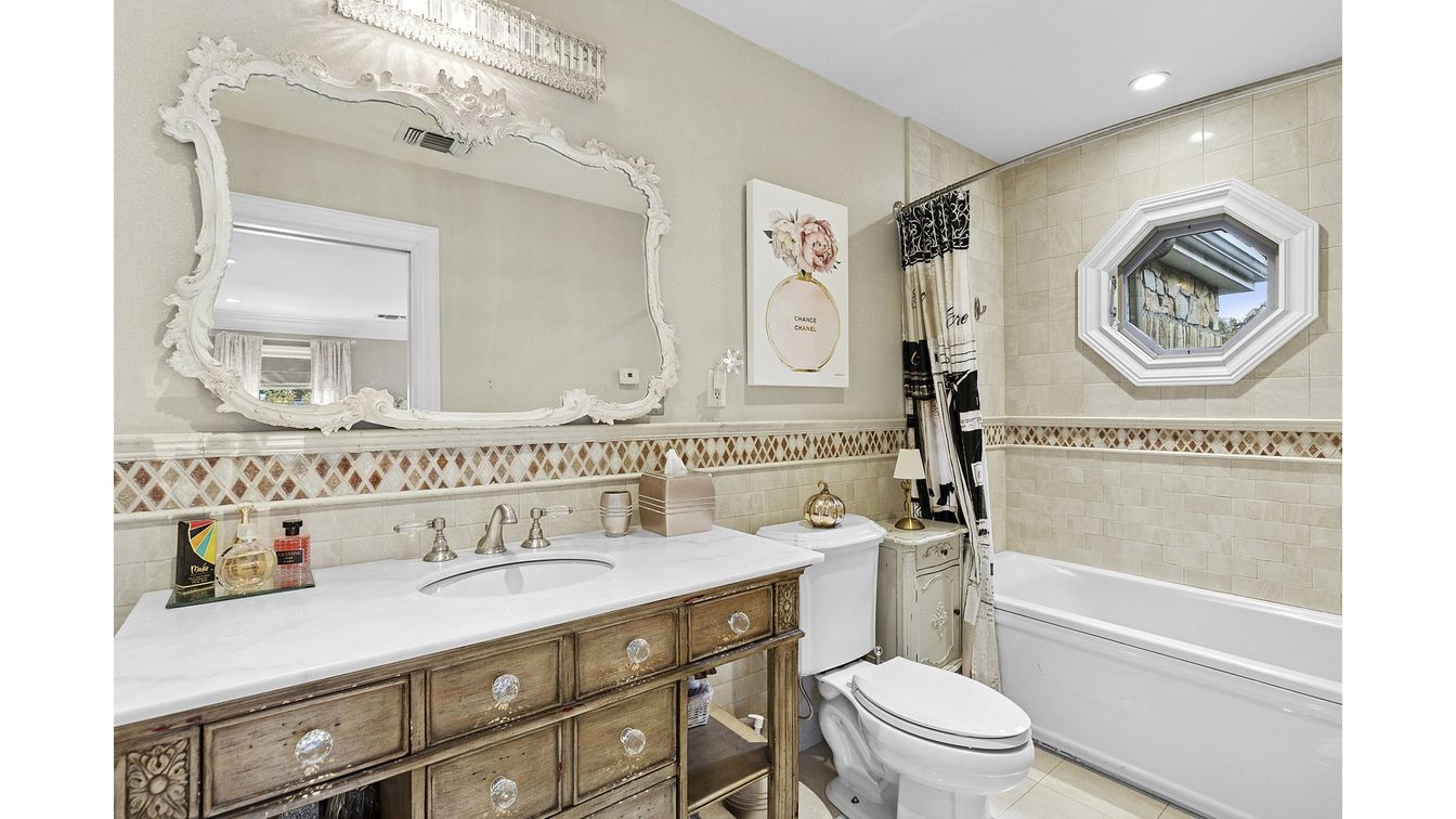 Bathroom, Interior, Recessed Lighting