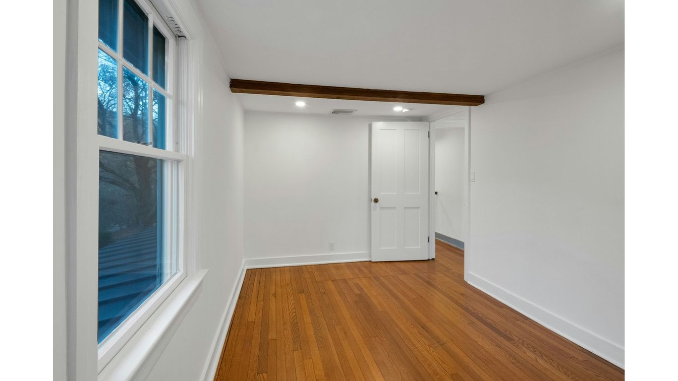 Empty room, Interior, Recessed Lighting, Wooden Beams, Wood Texture Flooring