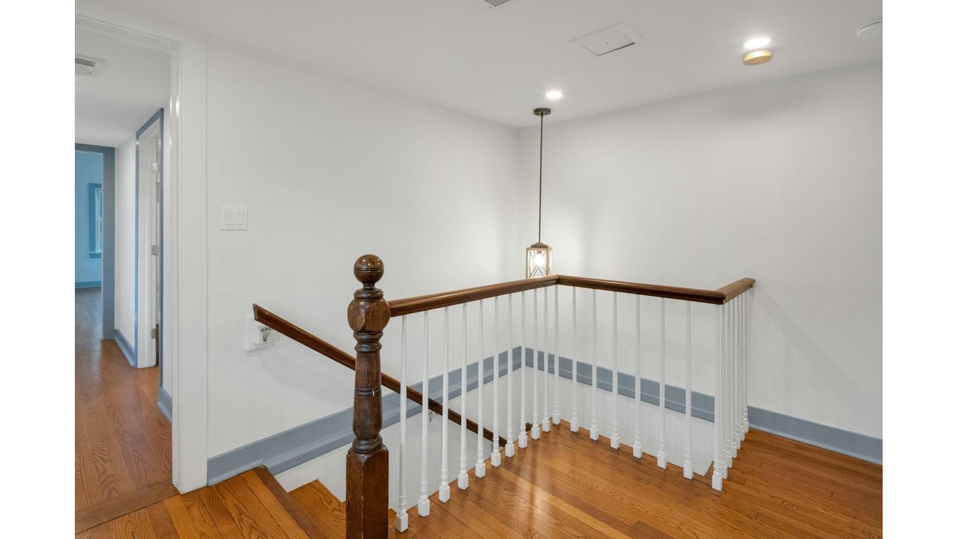 Interior, Pendant Lights, Recessed Lighting, Wood Texture Flooring
