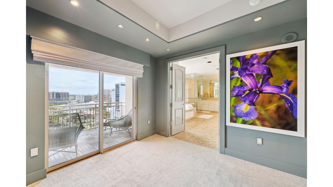 Bathroom, Empty room, Interior, Recessed Lighting