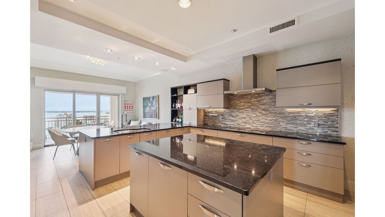 Dining room, Interior, Kitchen, Recessed Lighting, Water