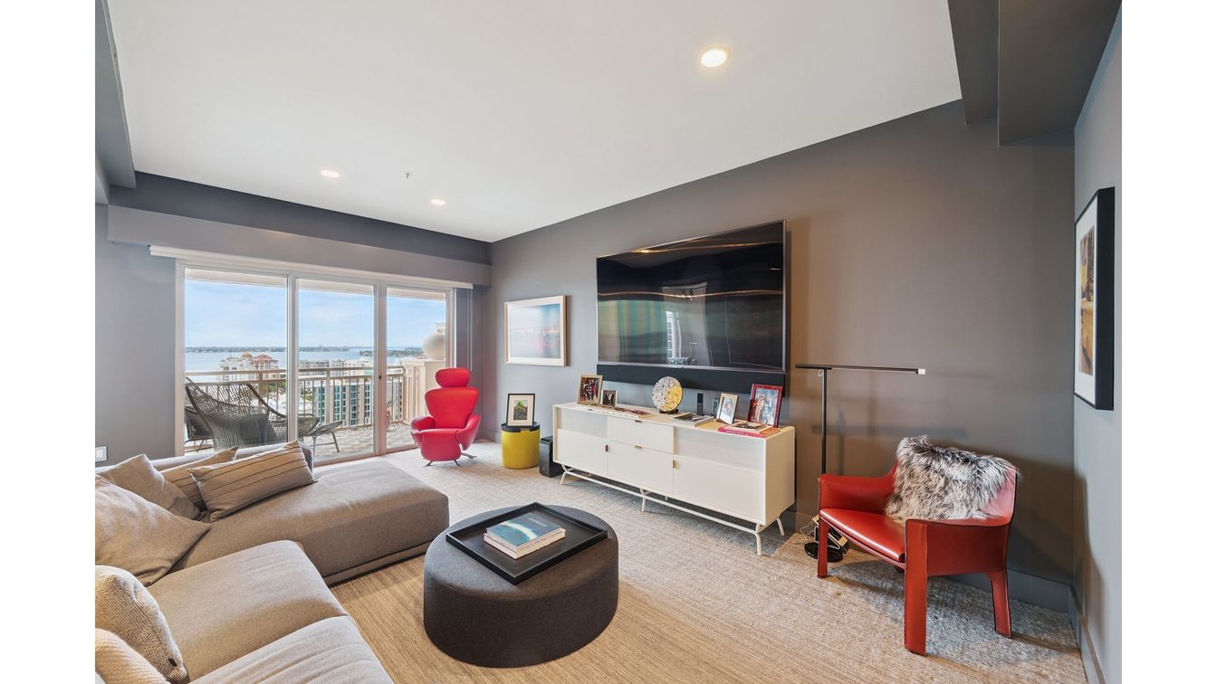 Interior, Living room, Recessed Lighting, Water