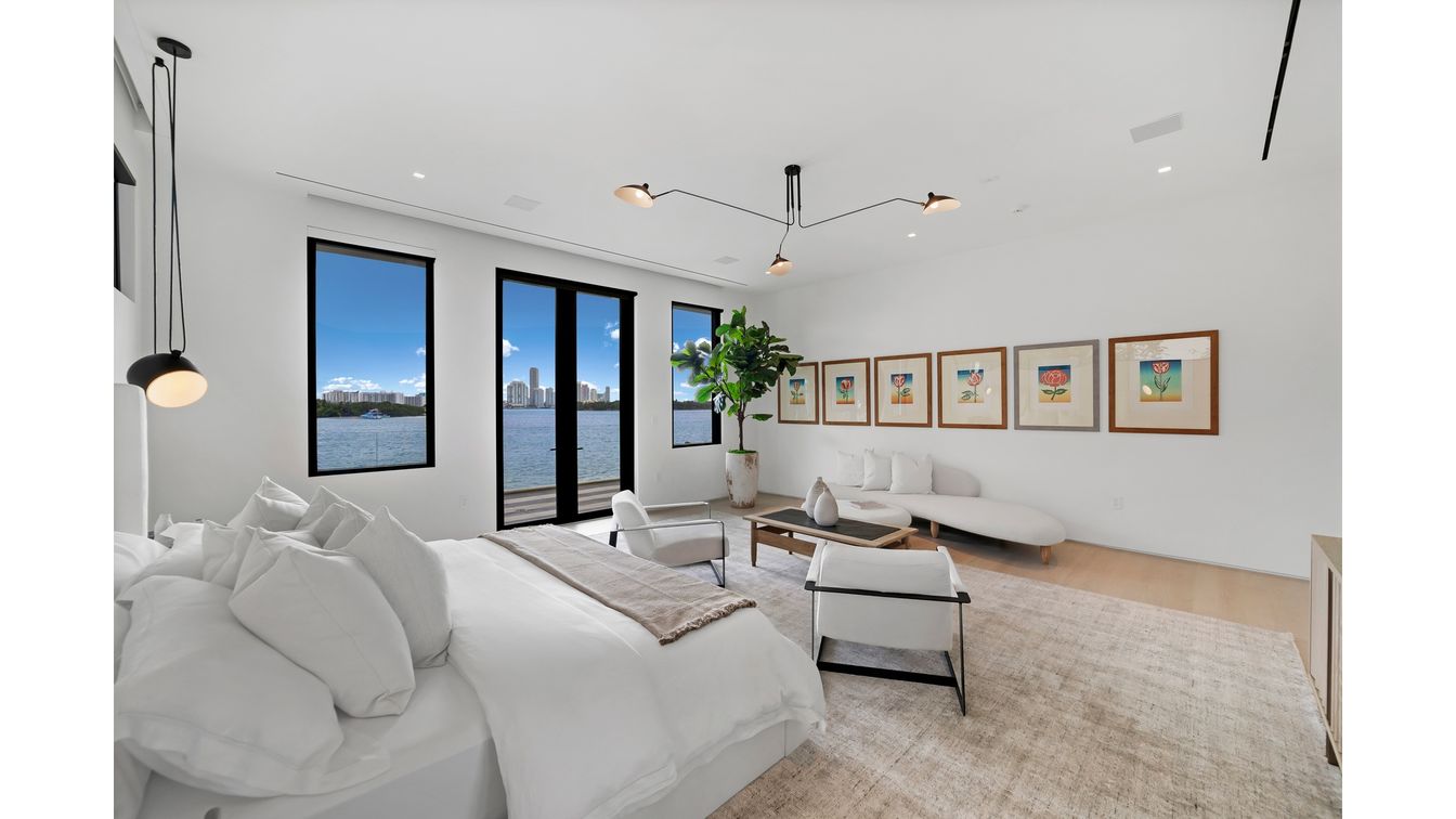 Bedroom, Interior, Living room, Pendant Lights, Recessed Lighting, Water, Wood Texture Flooring