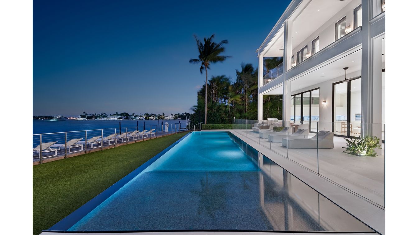 Exterior, Pool, Water