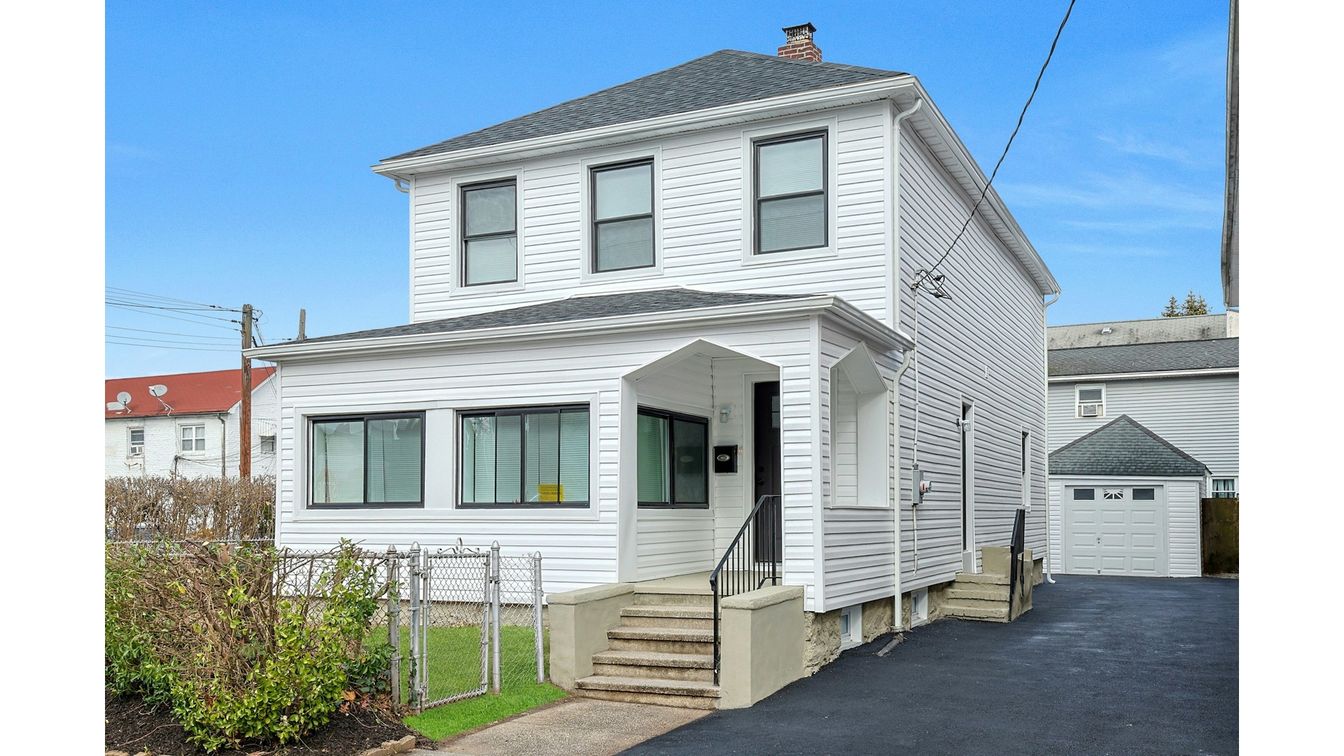 Detached Garage, Exterior, Facade, American Foursquare