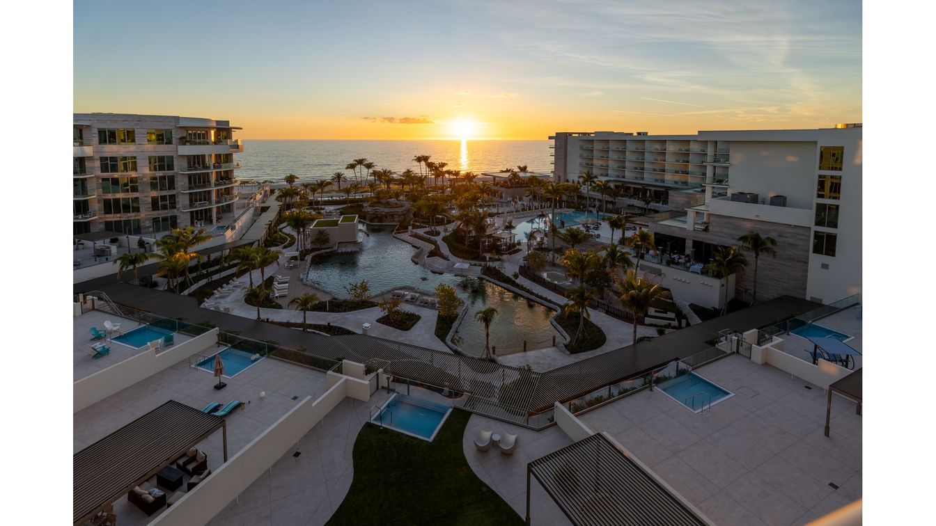 Exterior, Pool, Water