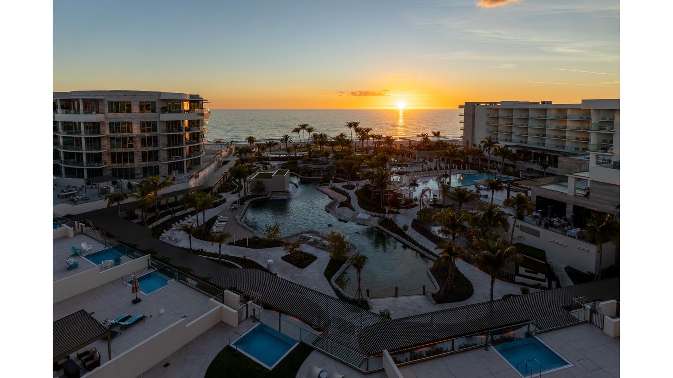 Exterior, Pool, Water