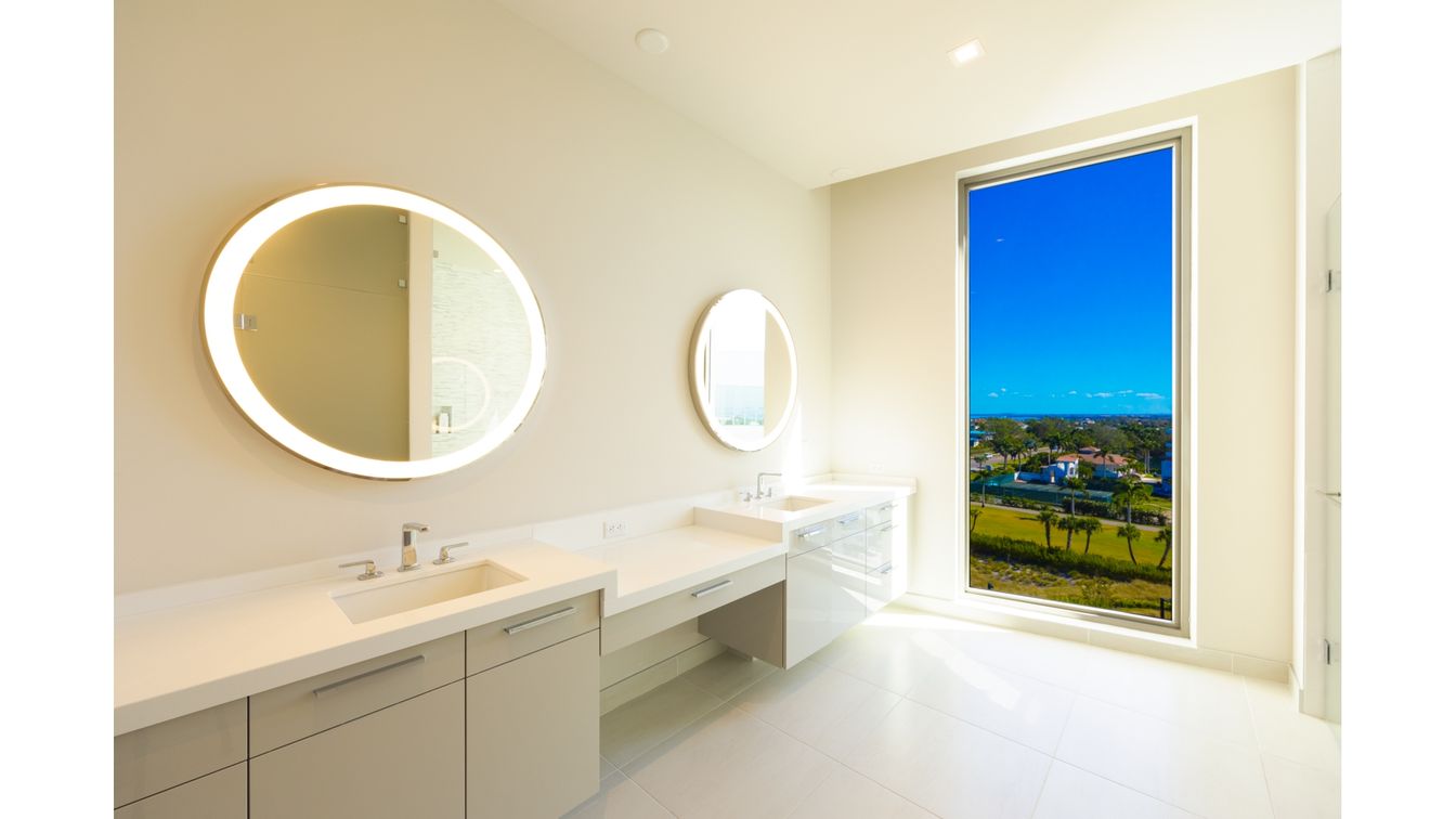 Bathroom, Dual Sink Vanities, Interior, Recessed Lighting, Water