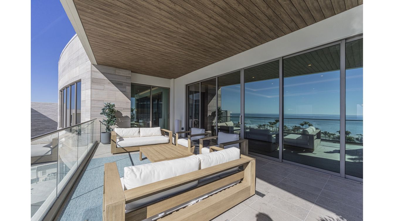 Exterior, Living room, Water