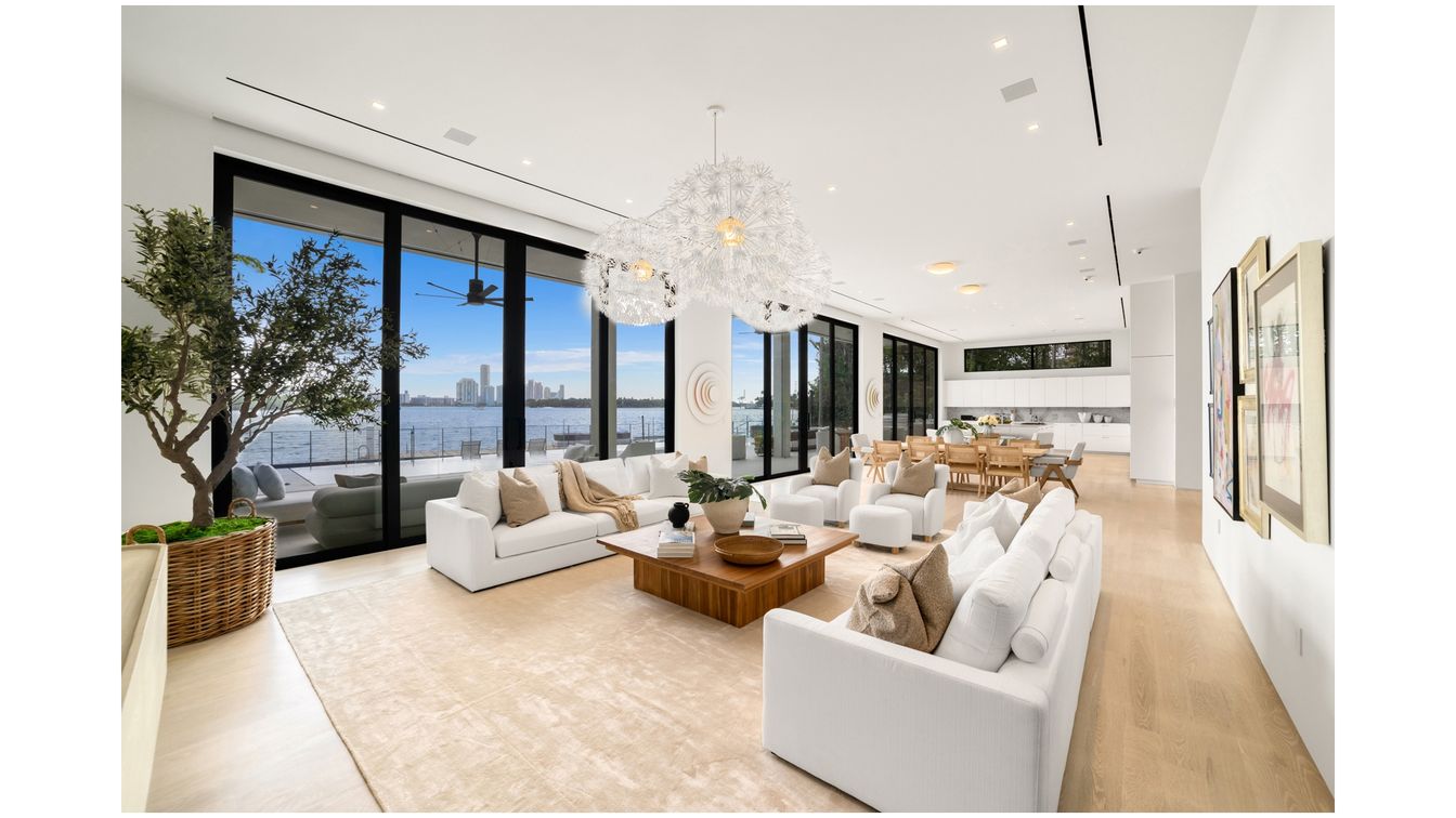 Chandelier, Dining room, Interior, Living room, Pendant Lights, Recessed Lighting, Water