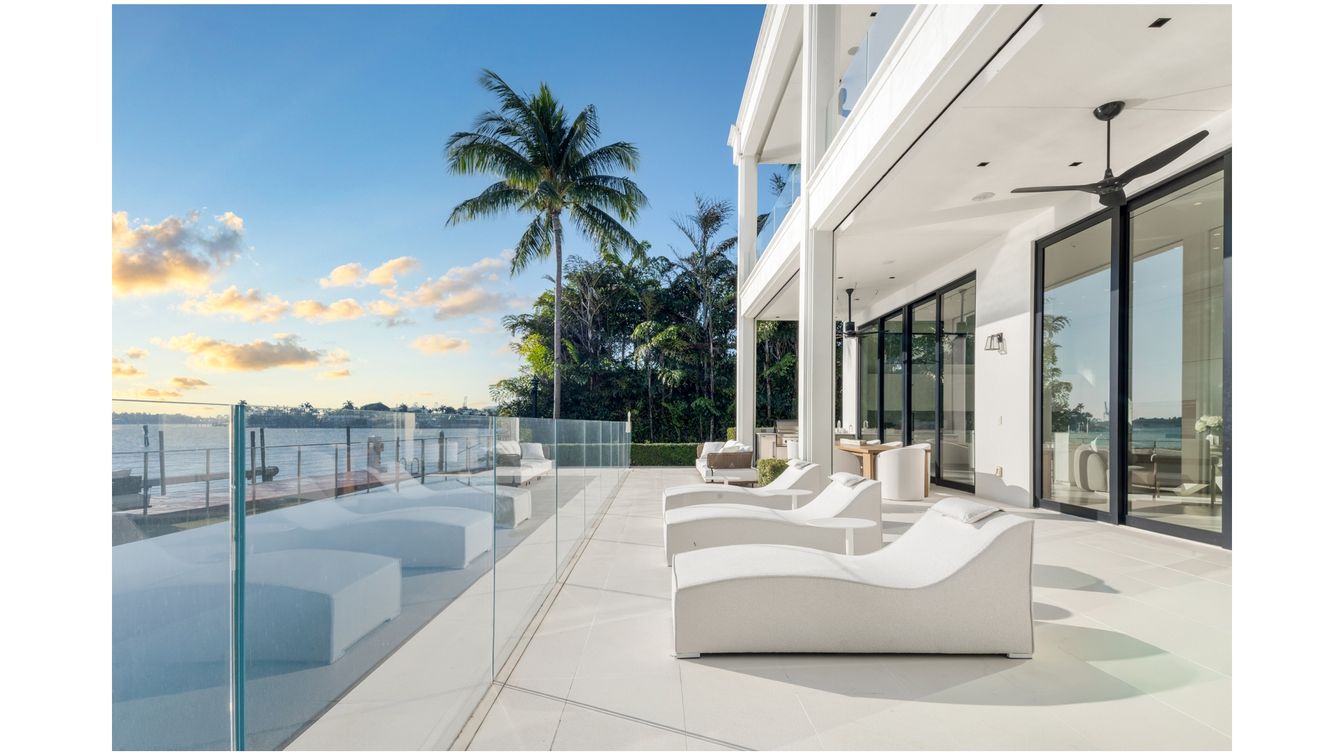 Exterior, Pool, Water