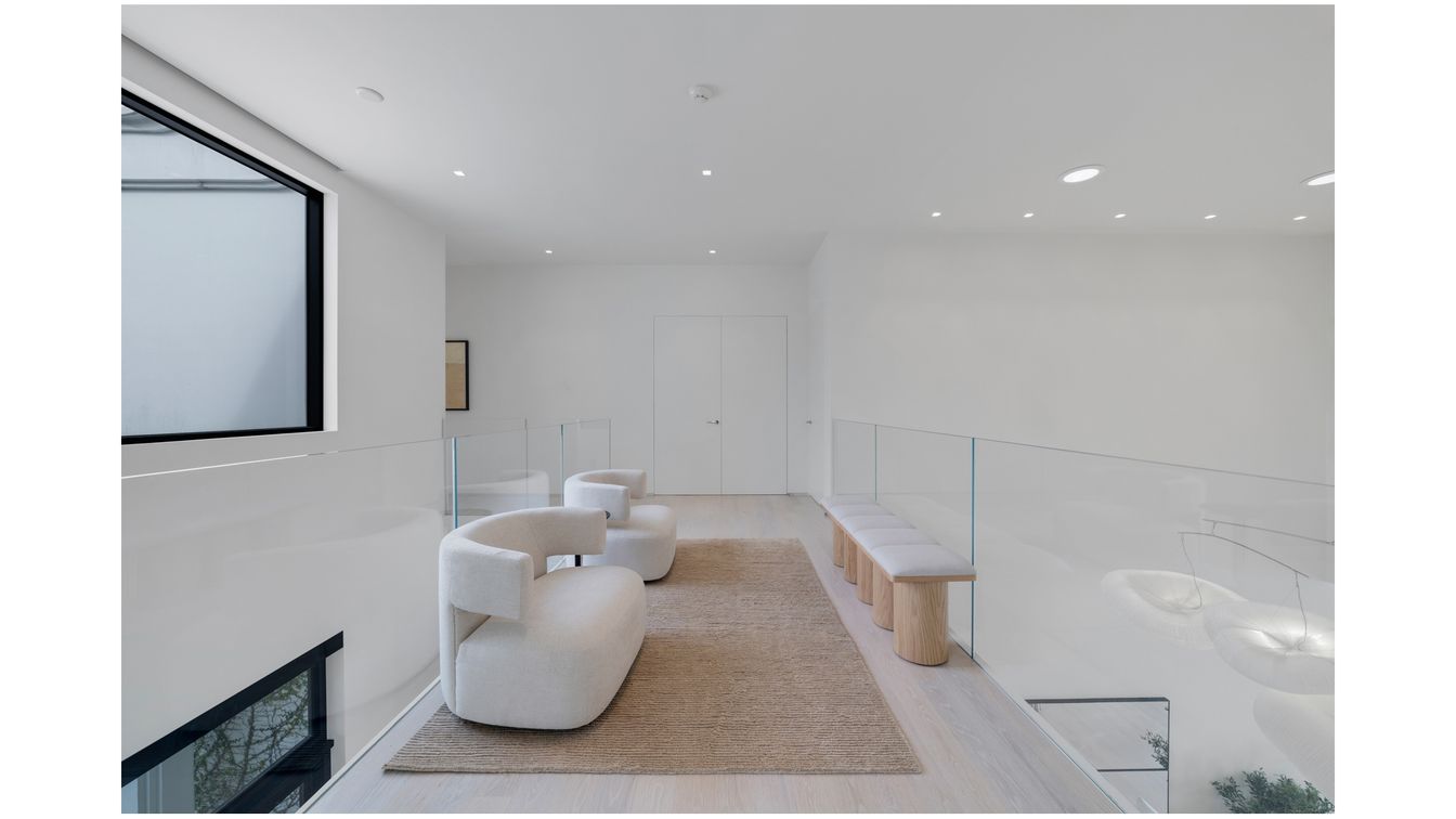 Interior, Projection Screen, Recessed Lighting, Wood Texture Flooring