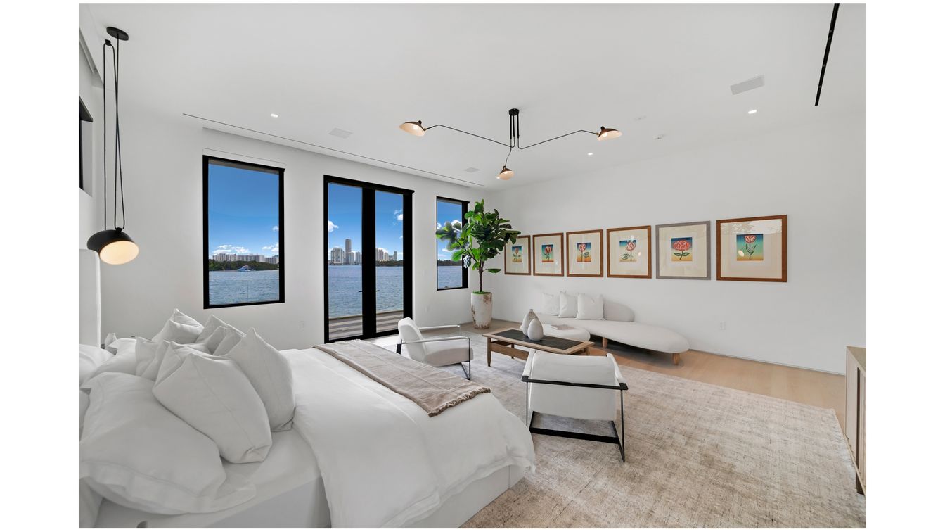 Bedroom, Interior, Living room, Pendant Lights, Recessed Lighting, Water, Wood Texture Flooring