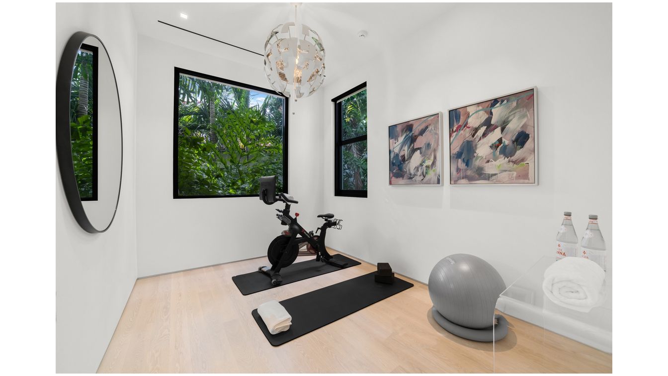 Fitness Equipment, Interior, Recessed Lighting, Wood Texture Flooring