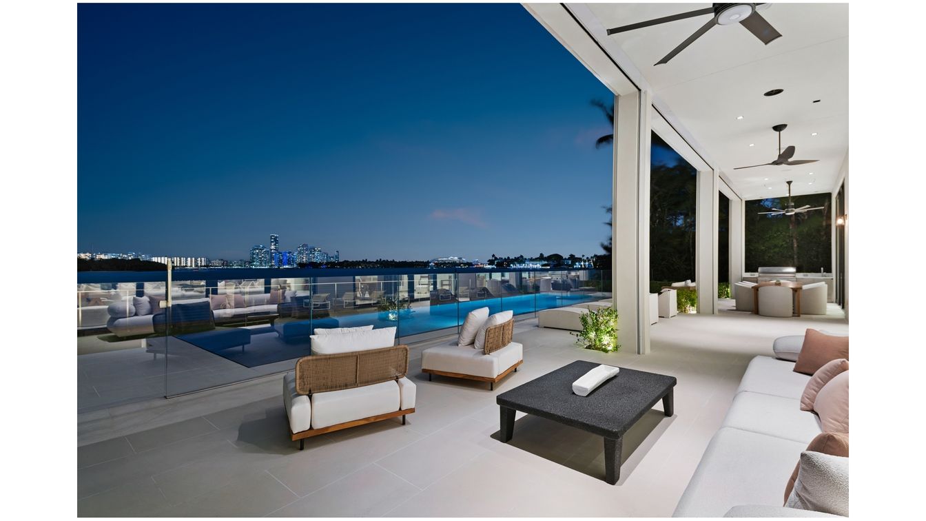 Exterior, Recessed Lighting, Water