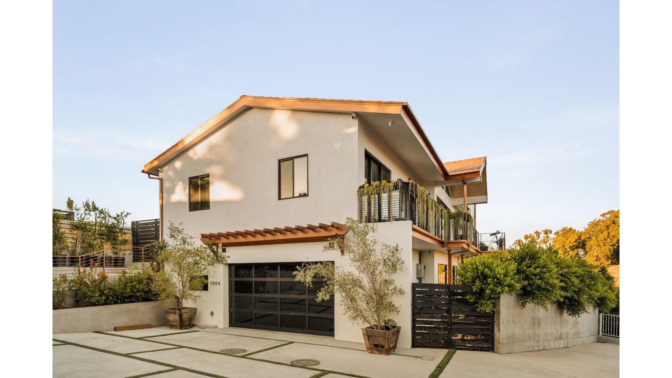 Attached, Exterior, Facade, Modern