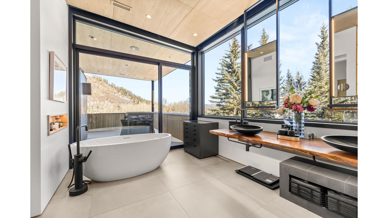 Bathroom, Dual Sink Vanities, Free Standing Baths, Interior, Recessed Lighting