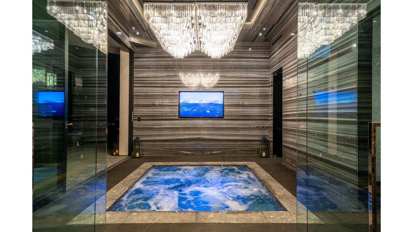 Chandelier, Interior